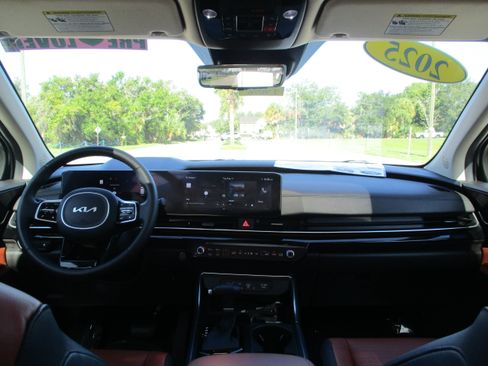 Used 2025 Kia Carnival SX Prestige FWD image 19