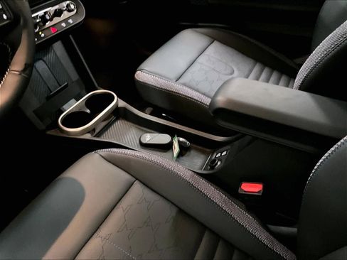 Certified 2025 MINI Cooper 2-Door Hardtop image 19