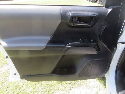 Used 2020 Toyota Tacoma SR AWD/4WD image 12