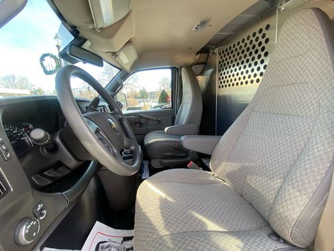 Used 2025 Chevrolet Express 2500 Extended w/ Communications Package image 17