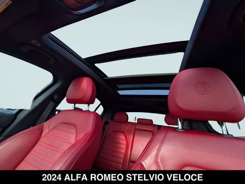 Used 2024 Alfa Romeo Stelvio Veloce AWD/4WD image 40
