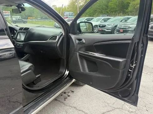 Used 2019 Dodge Journey Crossroad FWD image 21