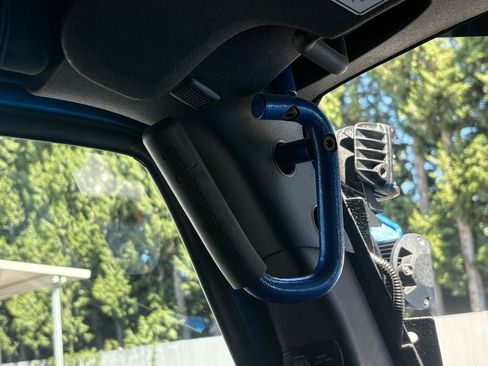 Used 2015 Jeep Wrangler Unlimited Sahara AWD/4WD image 16