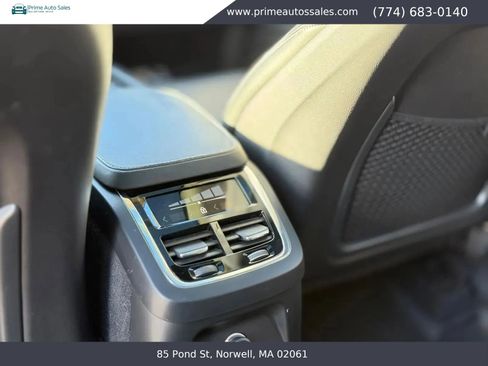 Used 2018 Volvo XC90 T8 Inscription w/ Convenience Package image 13