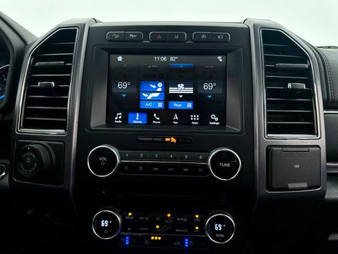 Used 2018 Ford Expedition Max Platinum AWD/4WD image 27