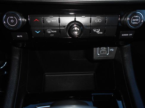 Certified 2024 Jeep Compass Latitude image 15