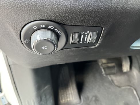 Used 2024 Jeep Compass Latitude AWD/4WD image 19