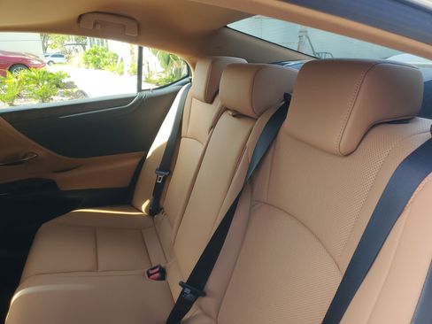 Used 2023 Lexus ES 350 w/ Premium Package image 12