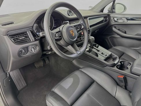 Certified 2026 Porsche Macan AWD/4WD image 4