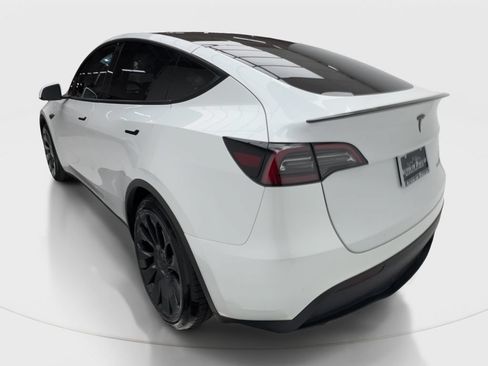 Used 2023 Tesla Model Y Performance AWD/4WD image 10