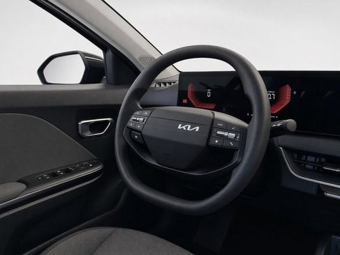 Certified 2025 Kia K4 FWD image 35
