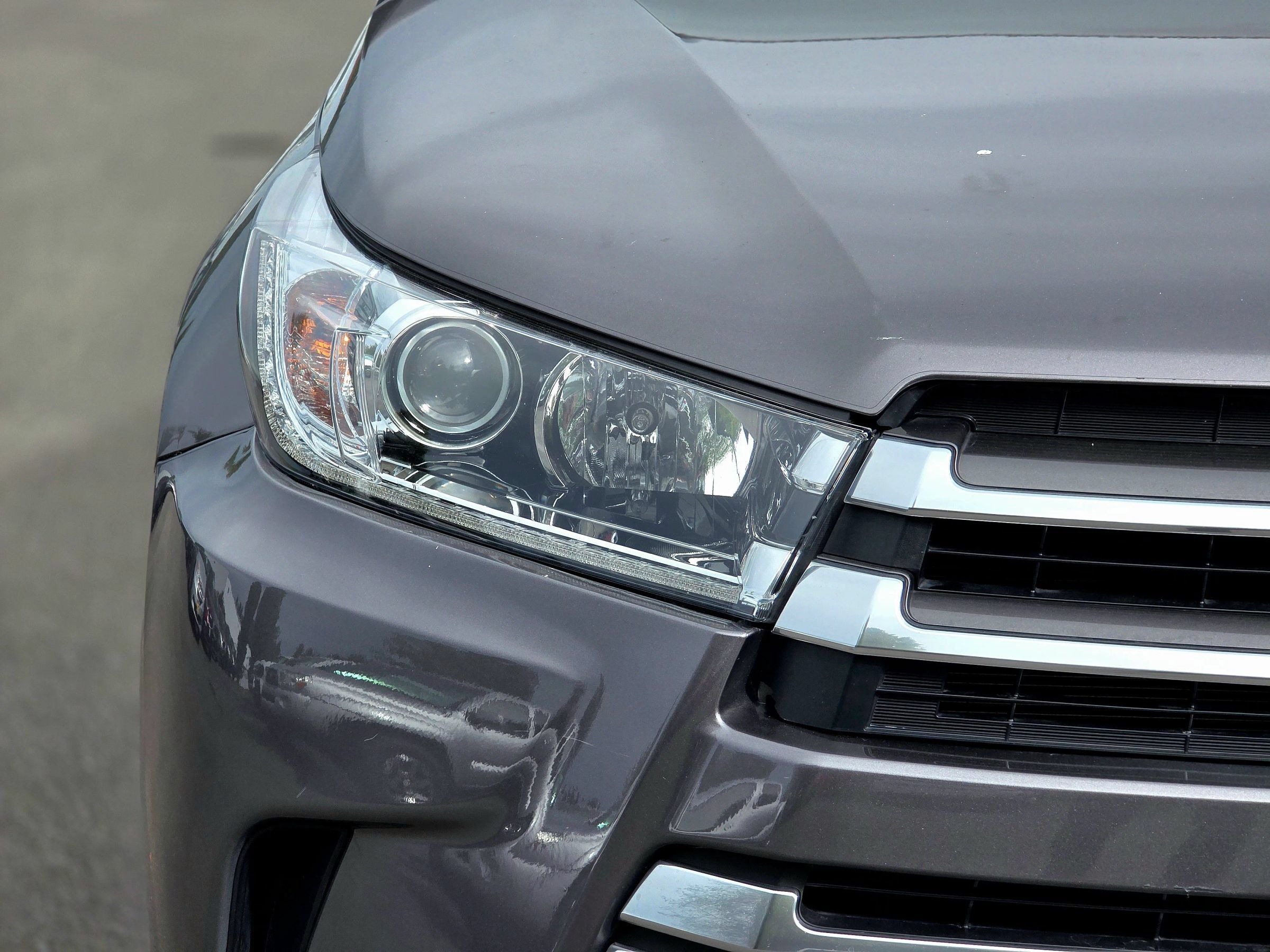 Used 2019 Toyota Highlander Limited AWD/4WD image 2