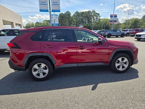 Used 2019 Toyota RAV4 XLE w/ Convenience Package AWD/4WD image 4