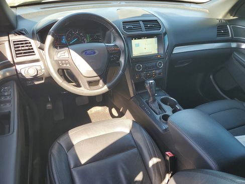 Used 2018 Ford Explorer XLT w/ Equipment Group 202A image 17