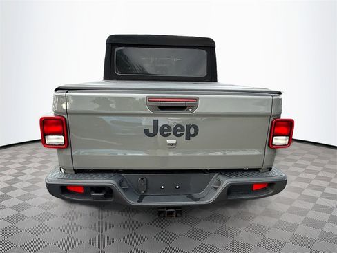 Used 2022 Jeep Gladiator Sport image 7