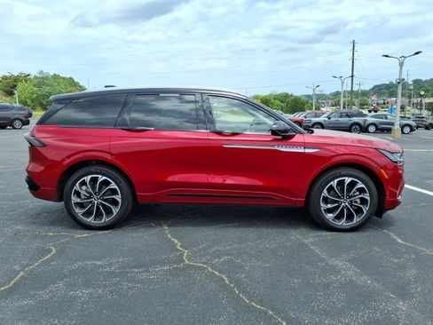 Used 2025 Lincoln Nautilus Reserve AWD/4WD image 9