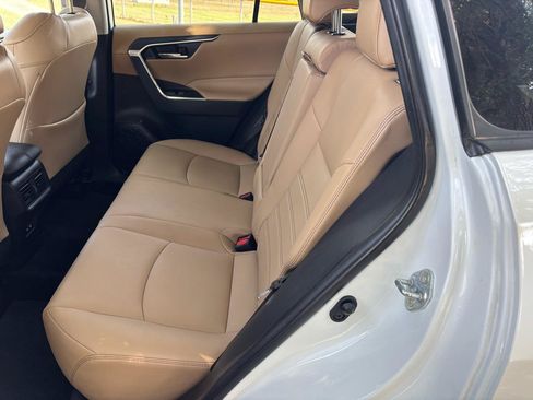 Used 2021 Toyota RAV4 XLE Premium FWD image 9