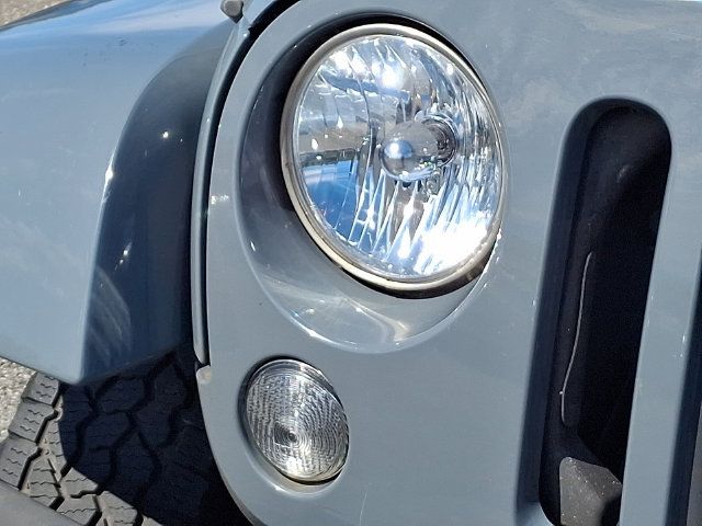 Used 2014 Jeep Wrangler Unlimited Sahara w/ Connectivity Group AWD/4WD image 29