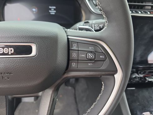 Used 2024 Jeep Grand Cherokee L Limited image 20