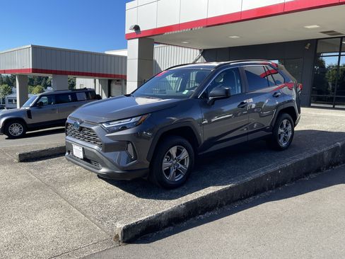 Certified 2024 Toyota RAV4 LE AWD/4WD image 4