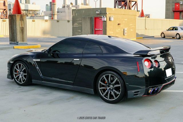 Used 2014 Nissan GT-R Premium w/ Premium Interior Package AWD/4WD image 6