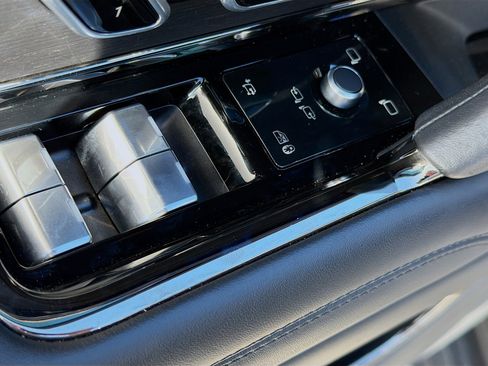 Used 2024 Land Rover Range Rover Sport SE image 24