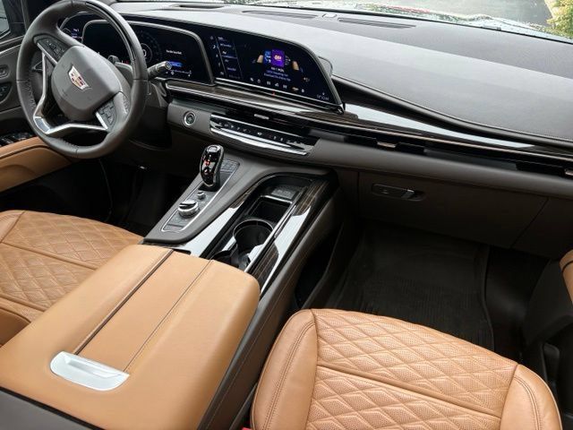 Certified 2024 Cadillac Escalade ESV Sport w/ LPO, ONYX Package AWD/4WD image 25