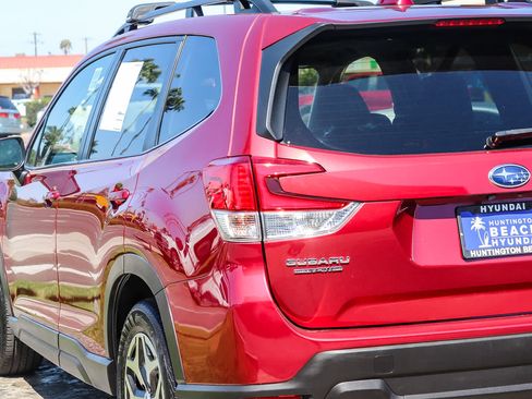 Used 2022 Subaru Forester Premium AWD/4WD image 9