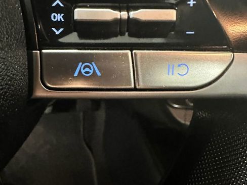 Used 2023 Hyundai Elantra SEL image 20