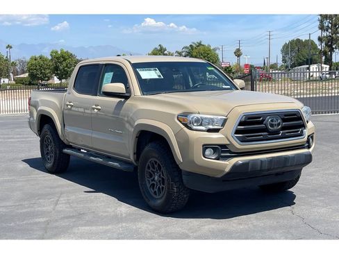 Used 2018 Toyota Tacoma SR5 RWD image 9