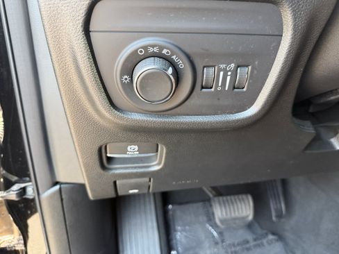Used 2024 Jeep Grand Cherokee L Altitude AWD/4WD image 24