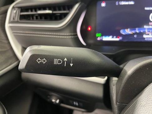 Used 2023 Jeep Grand Cherokee Limited image 22