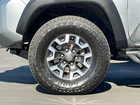 Certified 2023 Toyota Tacoma TRD Off-Road w/ Technology Package AWD/4WD image 25