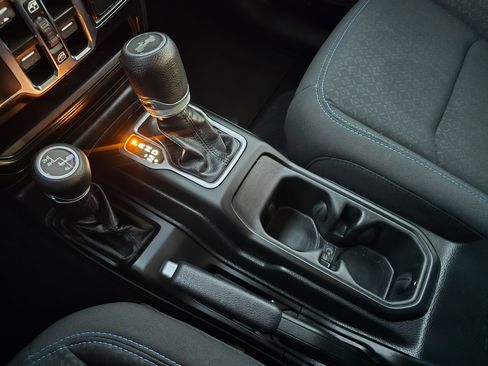 Used 2021 Jeep Wrangler Unlimited Islander image 21