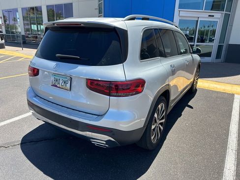 Used 2023 Mercedes-Benz GLB 250 image 3