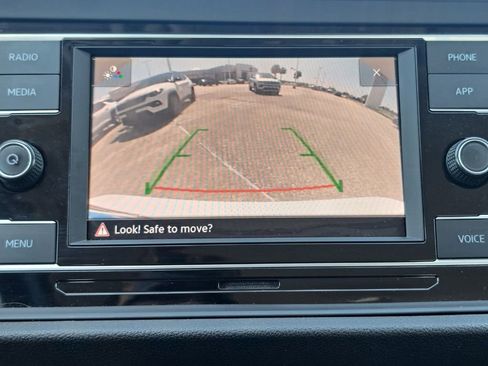 Used 2023 Volkswagen Jetta SE FWD image 11
