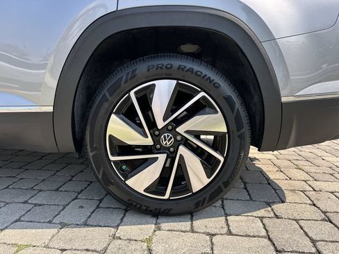 Used 2024 Volkswagen Atlas SEL AWD/4WD image 11