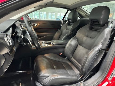 Used 2015 Mercedes-Benz SL 550 w/ Driver Assistance Package image 16