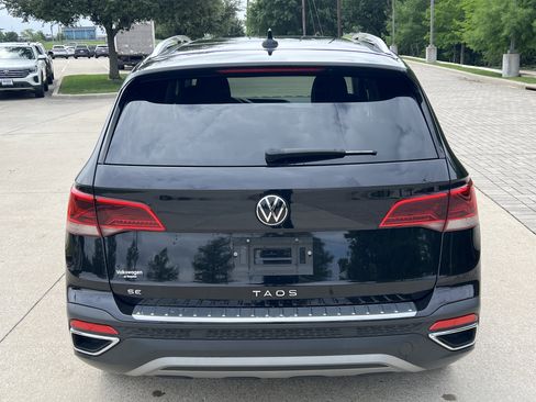 Certified 2023 Volkswagen Taos SE w/ Panoramic Sunroof Package FWD image 9
