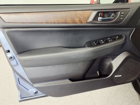 Used 2017 Subaru Outback 3.6R Limited image 16