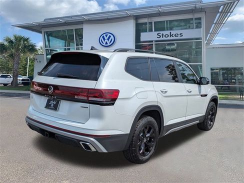 New 2026 Volkswagen Atlas Peak Edition image 4