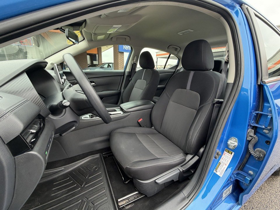 Used 2024 Nissan Sentra SV FWD image 9