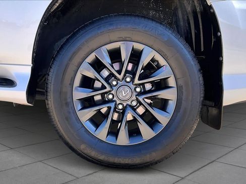 Used 2020 Lexus GX 460 Premium w/ Premium Package image 11