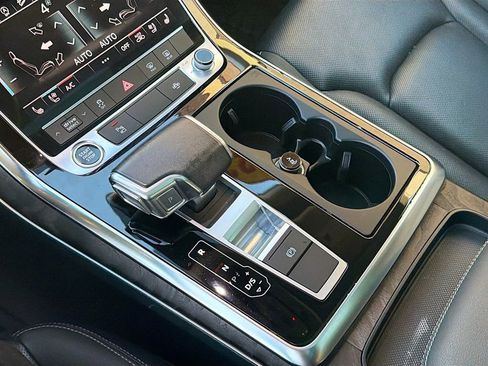 Used 2022 Audi Q8 Premium Plus image 29