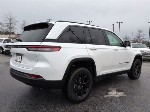 New 2026 Jeep Grand Cherokee Altitude image 4