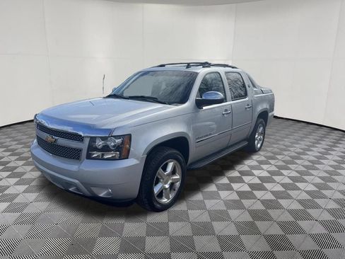 Used 2013 Chevrolet Avalanche LTZ AWD/4WD image 31