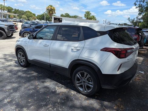 Used 2022 Kia Seltos LX AWD/4WD image 4