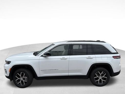 Used 2025 Jeep Grand Cherokee Limited w/ Trailer Tow Package AWD/4WD image 1