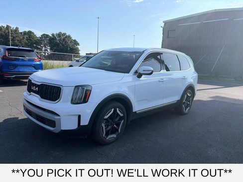 Used 2024 Kia Telluride EX w/ EX Captain's Chair Package AWD/4WD image 3
