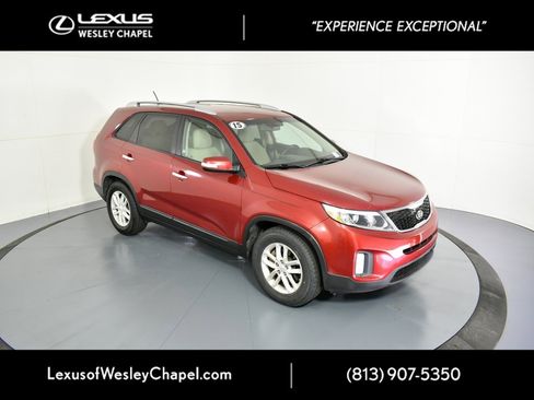 Used 2015 Kia Sorento LX image 2